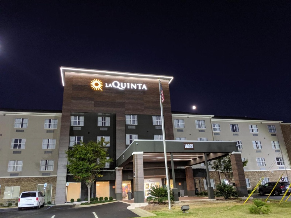 La Quinta Inn & Suites by Wyndham Montgomery Main image