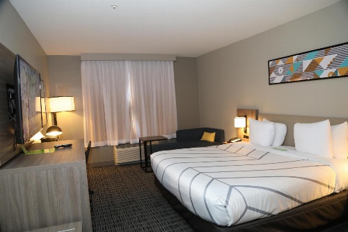 La Quinta Inn & Suites by Wyndham Montgomery image 3