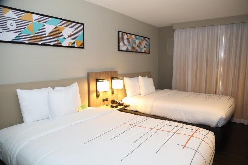 La Quinta Inn & Suites by Wyndham Montgomery image 28