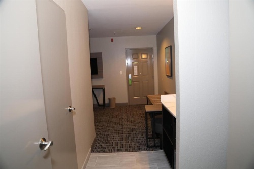 La Quinta Inn & Suites by Wyndham Montgomery image 44